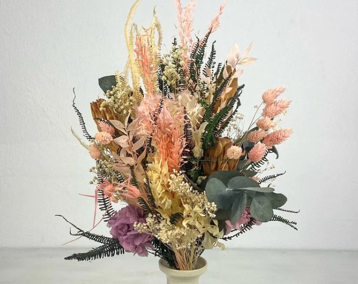 How to Dry Natural Flowers Without Losing Their Colour: A Complete Guide