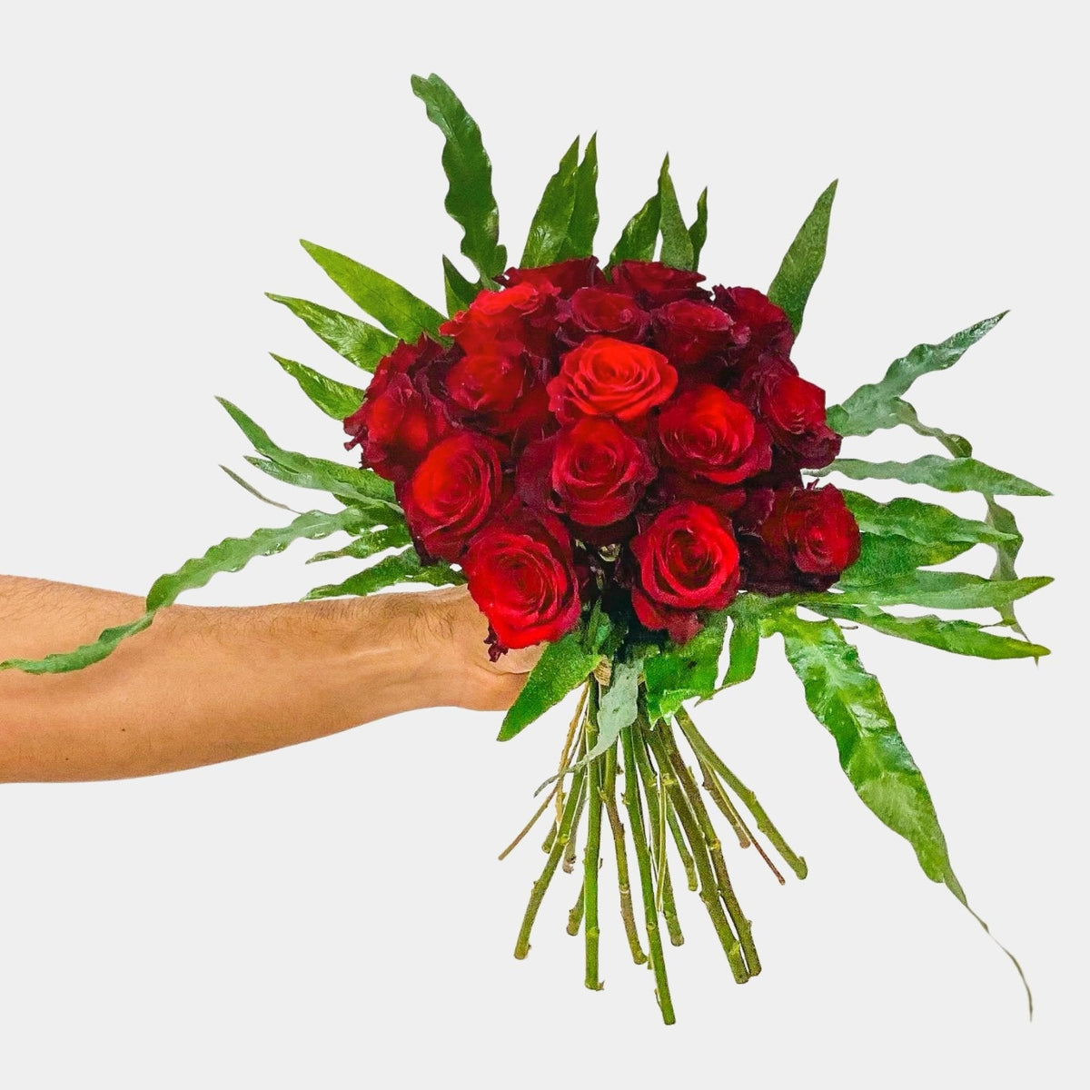 Romantic anniversary bouquets: roses, peonies and more options