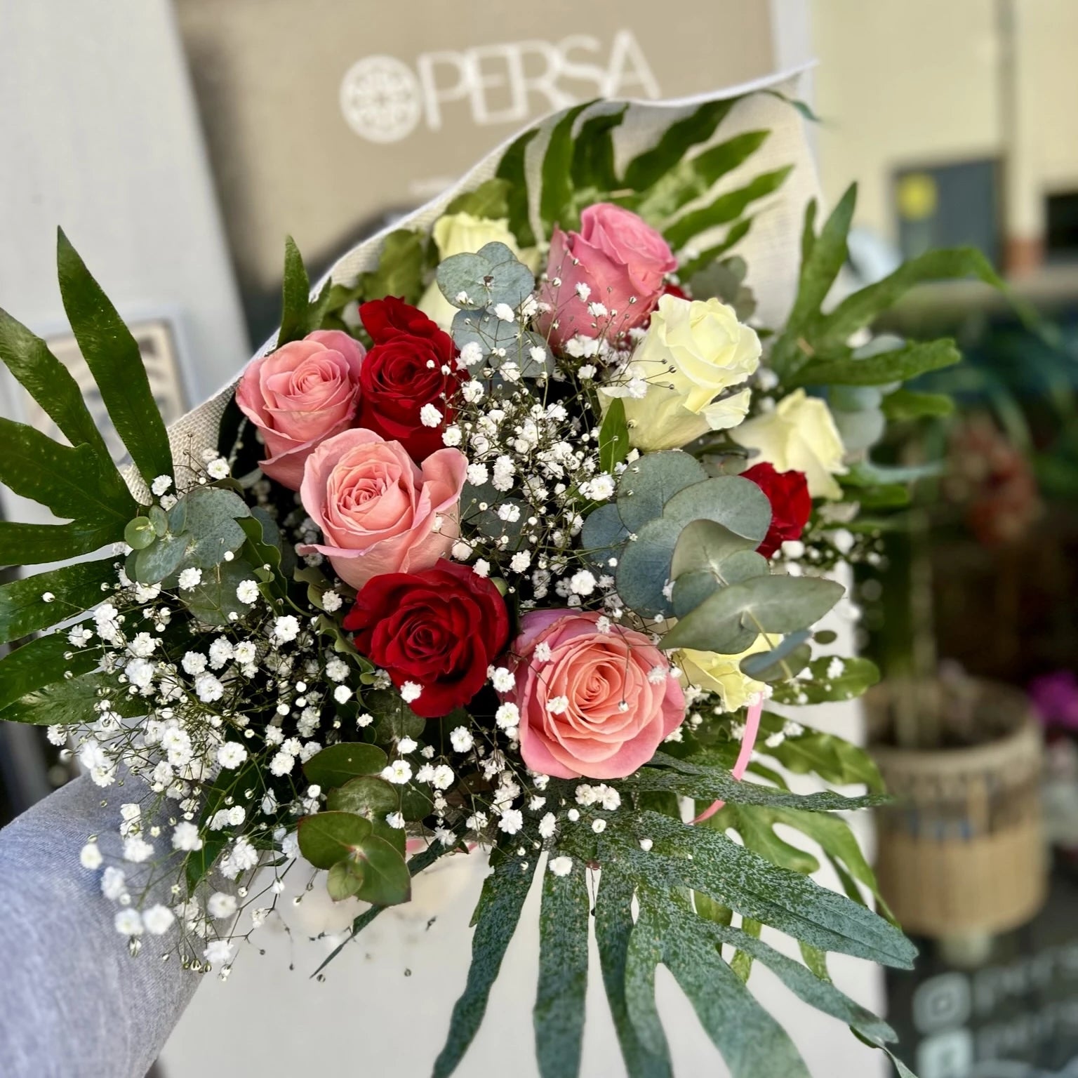 Ramos Clásicos de Rosas de Persa Flores