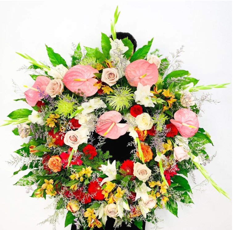 Coronas de Flores - Elegancia y Respeto en Cada Diseño - Persa Flores