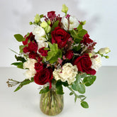 Alma | Ramo de Rosas Roja, Roja Spray, Lisianthus blanco y Eucalipto. - Persa Flores