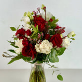 Alma | Ramo de Rosas Roja, Roja Spray, Lisianthus blanco y Eucalipto. - Persa Flores