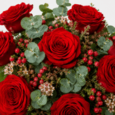 Amor | Ramo de Rosas Rojas, Eucalipto y Verdes Varios - Persa Flores