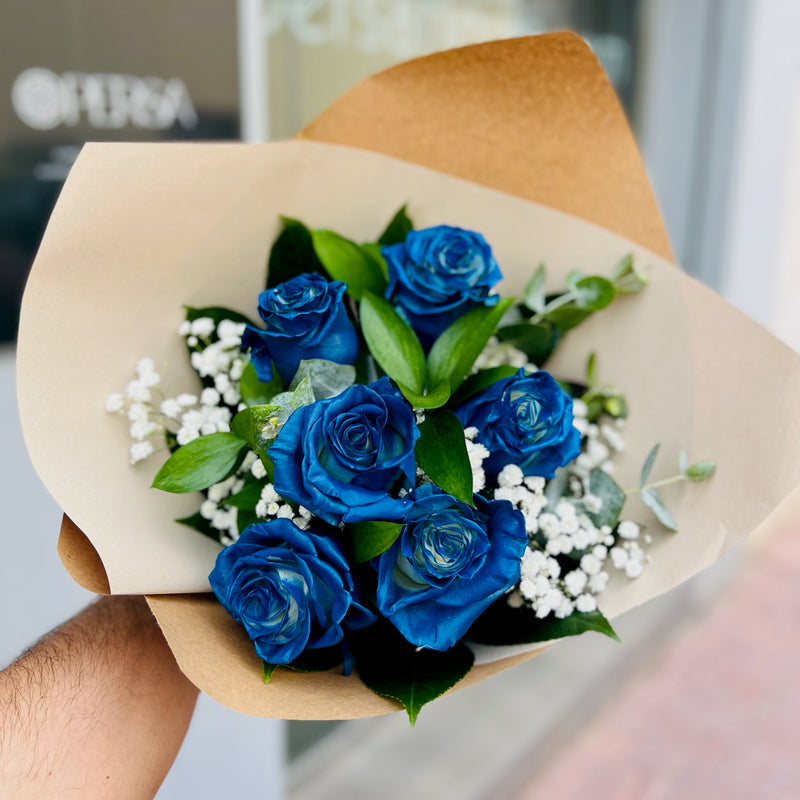 Ramo Azulona – Rosas Azules, fotografiado en nuestra floristería antes de salir