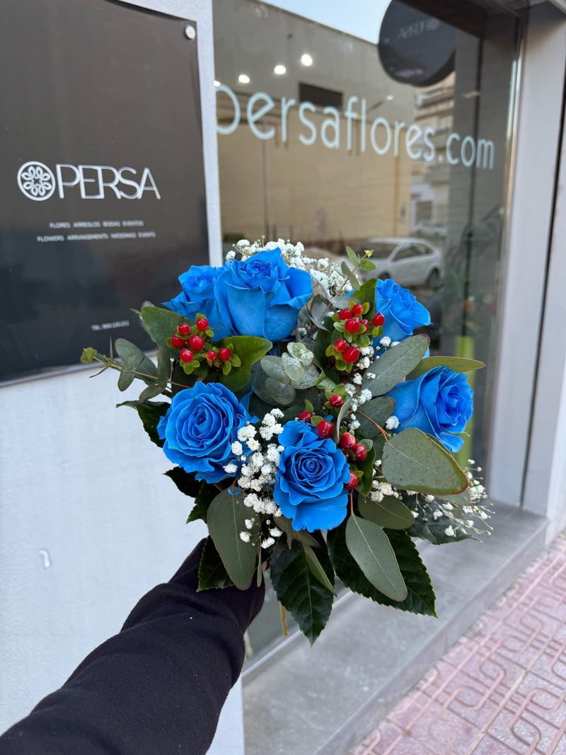 Ramo Azulona – Rosas Azules, fotografiado en nuestra floristería antes de salir