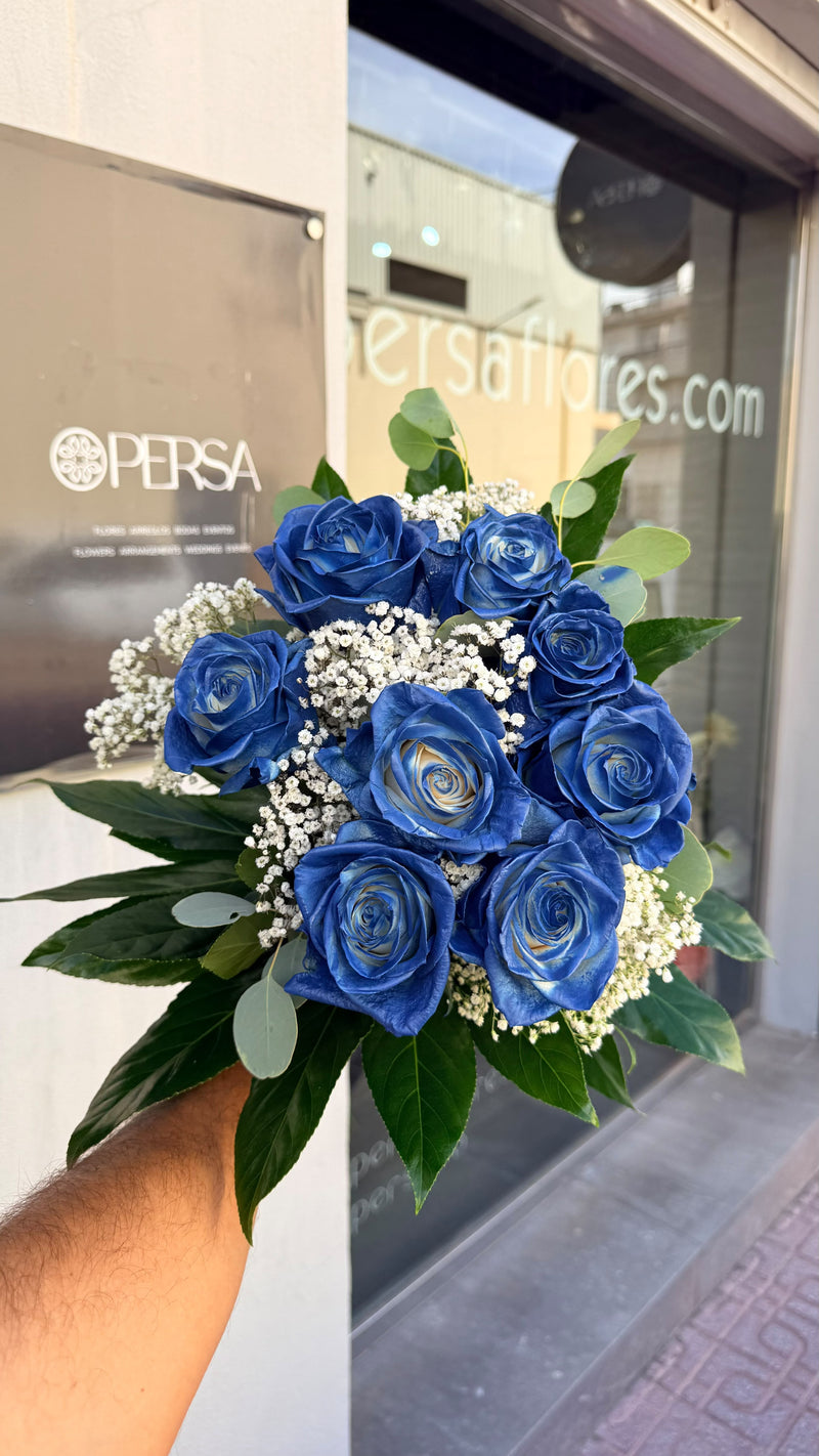 Ramo Azulona – Rosas Azules, fotografiado en nuestra floristería antes de salir