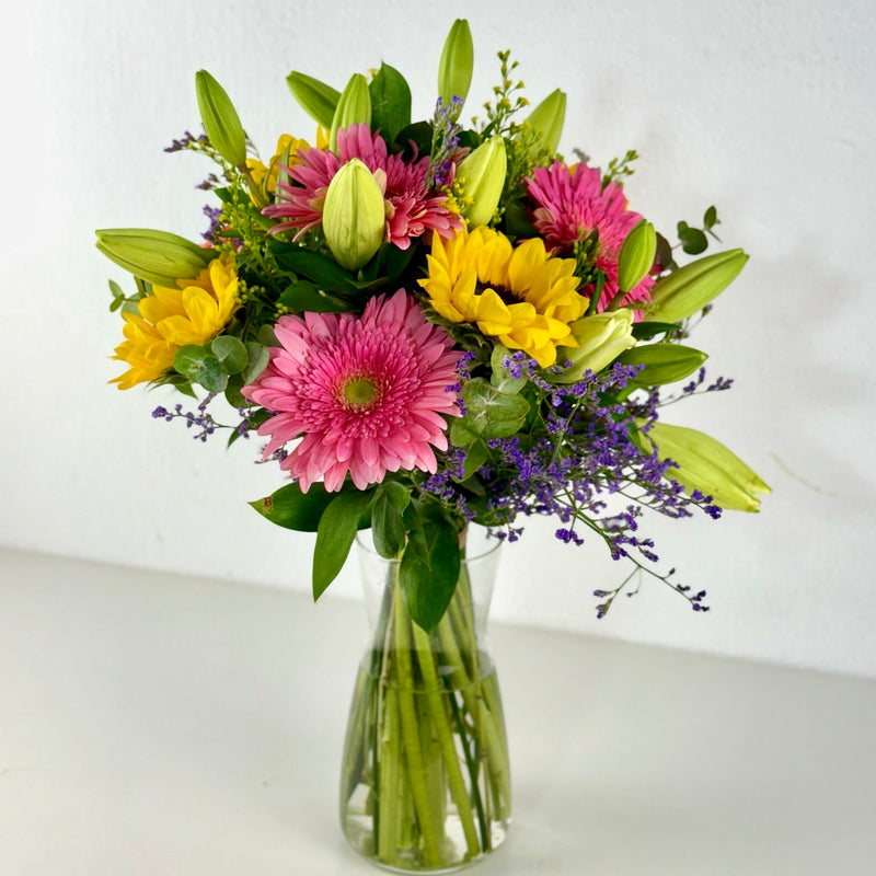 Ramo Alegría – Gerbera Rosa, Girasoles y Lilium Blanco - Persa Flores
