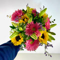 Ramo Alegría – Gerbera Rosa, Girasoles y Lilium Blanco — ramo con girasoles, lirios, flores mixtas | Persa Flores